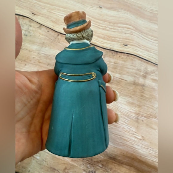 Vintage Hallmark Ornament Dickens Caroler Bell Mr Ashbourne 1990 Christmas Y2K - Picture 4 of 6